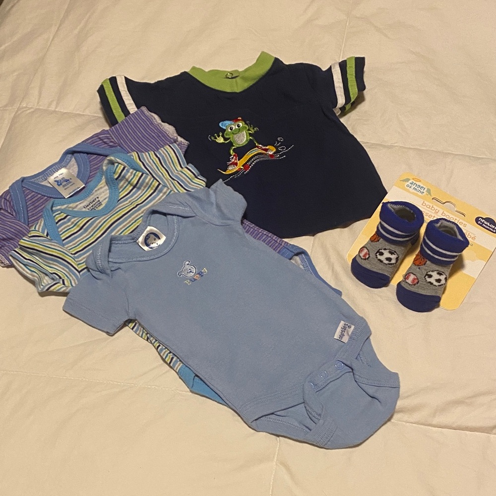 1- T-Shirt w/ Embroidered Frog,1-Blue w/Puppy, 2-Striped Baby Onesies